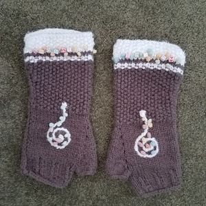 Knitted fingerless gloves